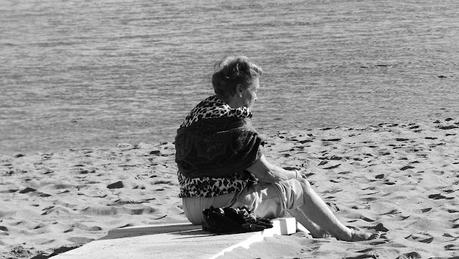 MIRADAS EN BLACO Y NEGRO MIRADAS EN BLACO Y NEGRO