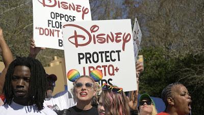La rebelión en Disney frena la nueva ley homófoba de Florida.