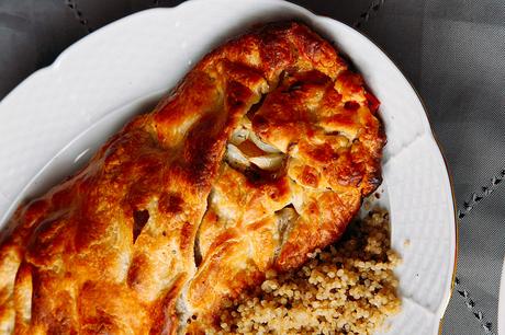 HOJALDRE DE SALMÓN CON QUINOA Y FRIJOLES