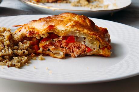 HOJALDRE DE SALMÓN CON QUINOA Y FRIJOLES