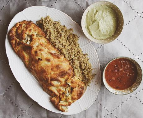 HOJALDRE DE SALMÓN CON QUINOA Y FRIJOLES