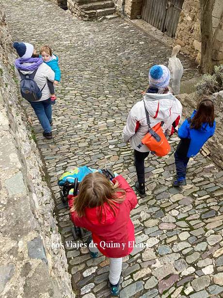 Explorando el pueblo de Minerve