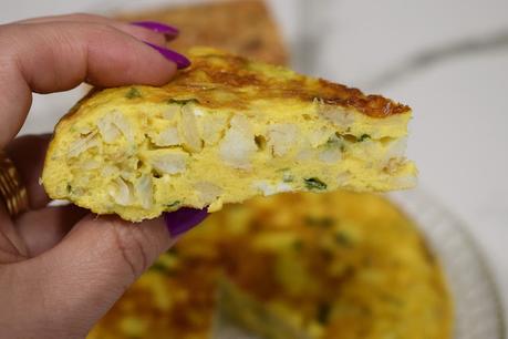 Tortilla de bacalao y cebolla tierna