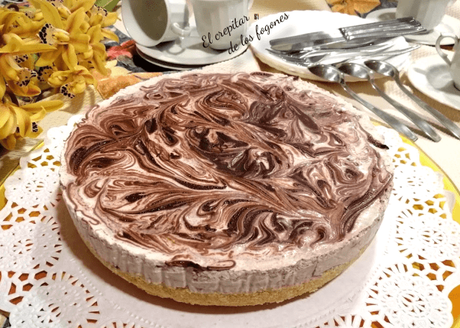TARTA DE YOGUR GRIEGO Y QUESO CON CHOCOLATE (sin horno)
