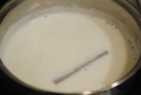 Leche con rama de canela