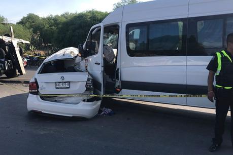 Hombre y mujer fallecen en aparatoso accidente en Periférico Oriente