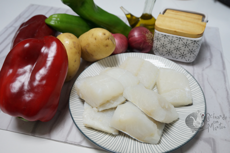 Bacalao al horno con patatas, cebolla y pimientos