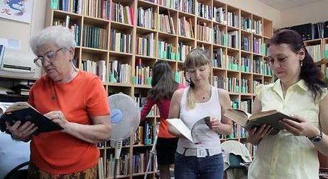 Las bibliotecas son las instituciones mejor valoradas por los españoles