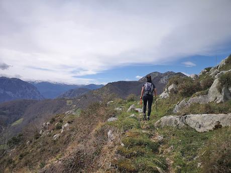 Puertos de Marabio y Pico Tórzanu desde Banduxu