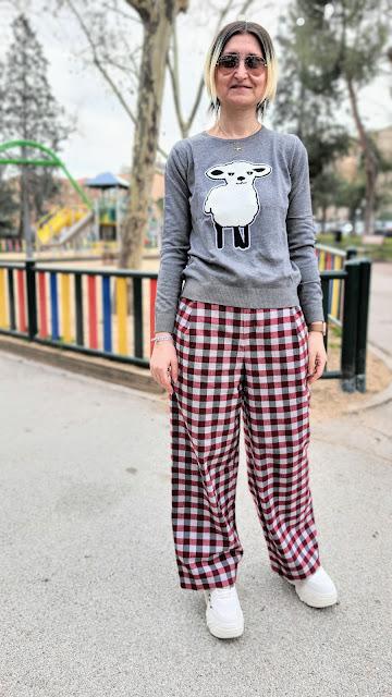 Gris y granate Gris y granate