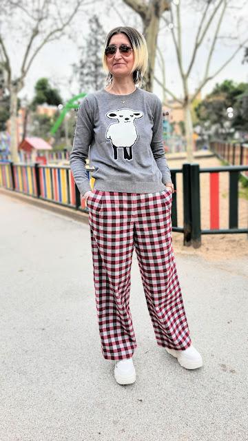 Gris y granate Gris y granate