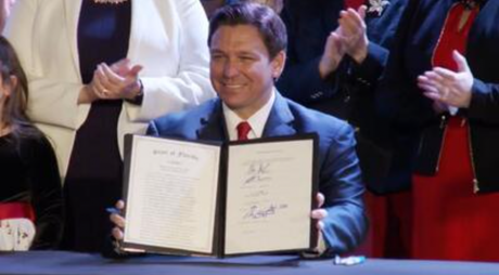EEUU: Gobernador de Florida firma ley que prohíbe el aborto pasadas las 15 semanas de embarazo