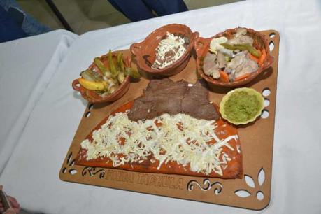 Crean enchilada gigante para ser disfrutada en la FENAE 2022