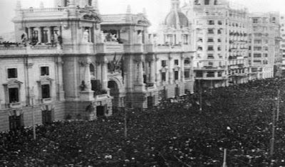 Así comenzó la Segunda República Española…Hoy,  los sentimientos republicanos de los socialistas, con bridas monárquicas.