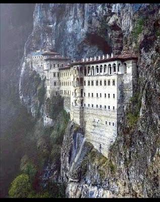 Así comenzó la Segunda República Española…Hoy,  los sentimientos republicanos de los socialistas, con bridas monárquicas.