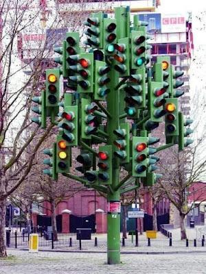 Así comenzó la Segunda República Española…Hoy,  los sentimientos republicanos de los socialistas, con bridas monárquicas.