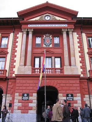 Así comenzó la Segunda República Española…Hoy,  los sentimientos republicanos de los socialistas, con bridas monárquicas.