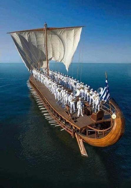 Así comenzó la Segunda República Española…Hoy,  los sentimientos republicanos de los socialistas, con bridas monárquicas.