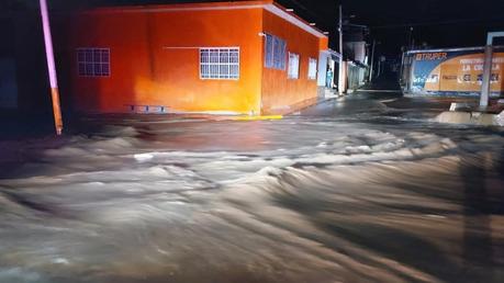 Intensas lluvias afectan al municipio de Ahualulco con inundaciones