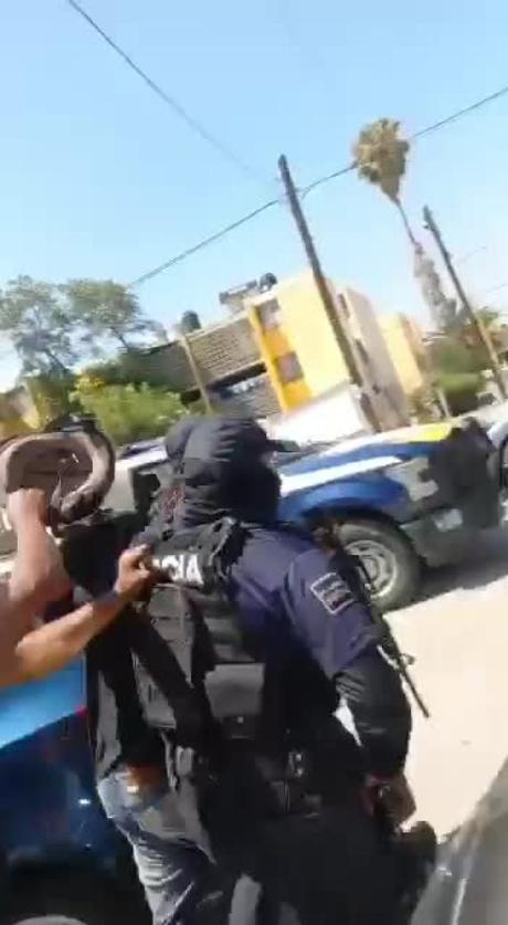 (Video) Golpean presunto asaltante de repartidor en la colonia Pavón