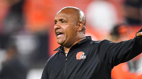 Hue Hackson, head coach de los Cleveland Browns entre 2016 y 2018