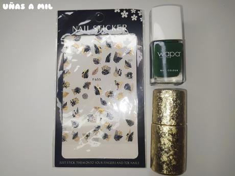 Diseño de uñas en verde y dorado