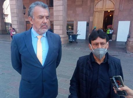 Denuncian que Crisógeno Sánchez habría ordenado acosar a profesor