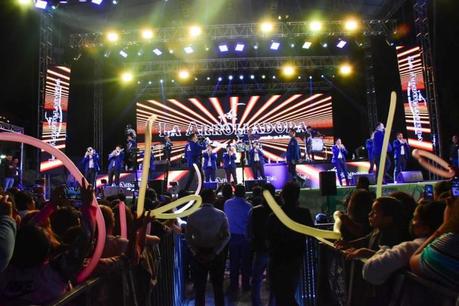 La Arrolladora llegó a la FENAE para prender al público