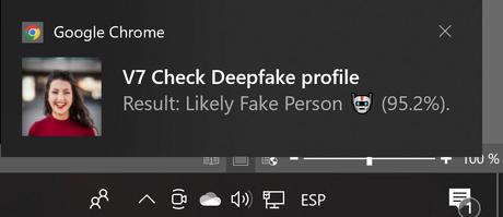 Cómo Verificar si un Perfil en las Redes Sociales es Falso Notificación diciendo que la chica de una foto es falsa.