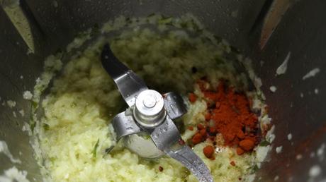 Ponemos el pimentón y lo mezclamos