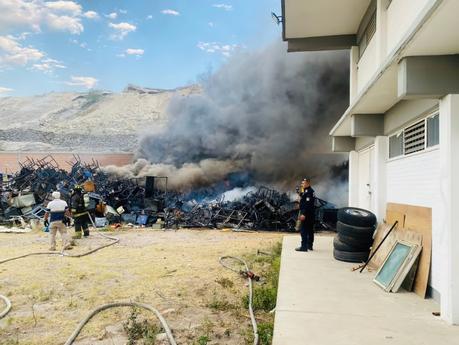 (video) Nuevamente se registra incendio en la bodega de la SEGE en colonia Españita