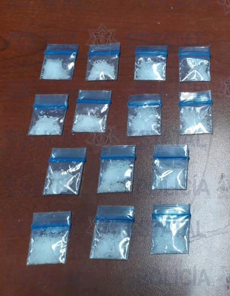 Detienen a taxista con 14 dosis de cristal Detienen a taxista con 14 dosis de cristal