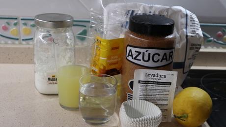 Los ingredientes necesarios para hacer la receta de magdalenas veganas en Thermomix