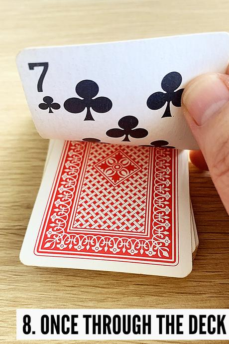 ¡Todo lo que necesitas es una baraja de cartas! 235 Once Through the Deck Juego de cartas de matemáticas para niños