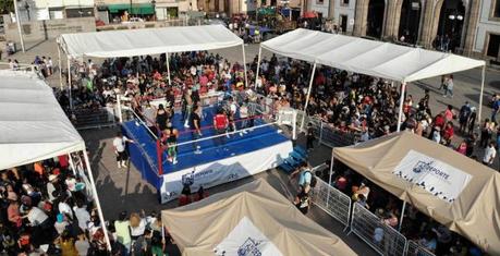 Plaza de los Fundadores atestiguó espectacular función de lucha libre por el Día del Niño