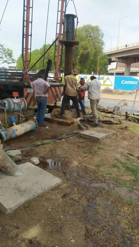 Interapas realiza trabajos urgentes para reparar pozo en Avenida México