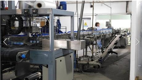 Tiraron un millón de botellas de agua mineral en Santo Tomas porque estaban vencidas