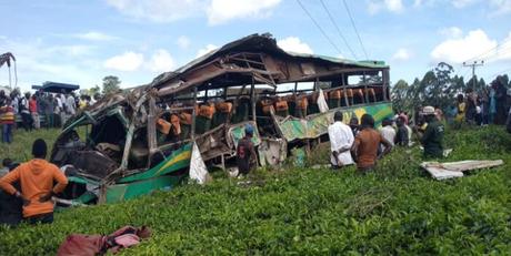 Uganda: Al menos veinte muertos al volcarse un autobús