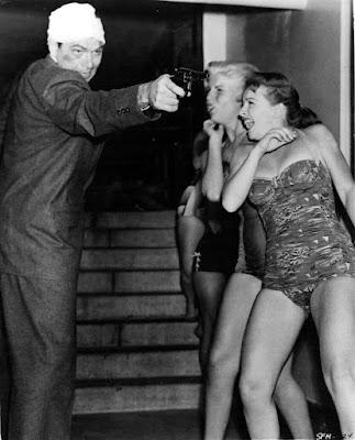 BURLANDO LA LEY (SHIELD FOR MURDER) (USA, 1954) Policíaco