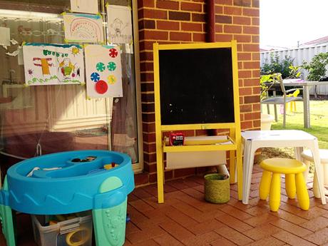 Crear un espacio al aire libre encubierto para jugar en invierno (o verano) 159 Infancia 101 | Ideas para espacios de juego al aire libre