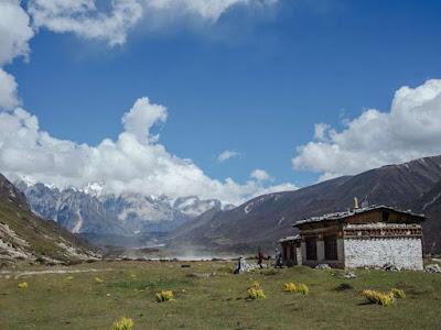 LUNANA: A YAK IN THE CLASSROOM (Bután, China; 2019) Vida Normal, Costumbrista, Social