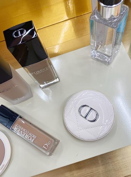 Los lanzamientos de maquillaje de Dior: nueva base Forever, Lip Glow Oil, Lip Maximizer Serum y Forever Couture Luminizer, belleza clean de lujo. Los lanzamientos de maquillaje de Dior: nueva base Forever, Lip Glow Oil, Lip Maximizer Serum y Forever Couture Luminizer, belleza clean de lujo.