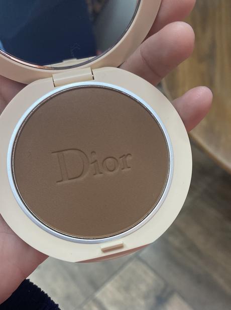 Los lanzamientos de maquillaje de Dior: nueva base Forever, Lip Glow Oil, Lip Maximizer Serum y Forever Couture Luminizer, belleza clean de lujo. Los lanzamientos de maquillaje de Dior: nueva base Forever, Lip Glow Oil, Lip Maximizer Serum y Forever Couture Luminizer, belleza clean de lujo.