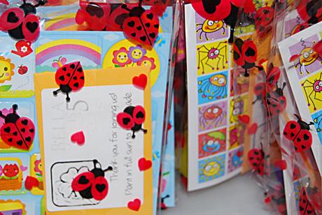 Cómo organizar una fabulosa fiesta de cumpleaños con temática de jardín: más de 20 ideas divertidas 209 Bolsas de botín para fiestas en el jardín