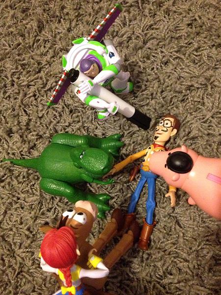 ¡Crea un poco de magia navideña para tus hijos! Una alternativa de Elf on the Shelf 139 Elfo navideño en el estante Ideas alternativas