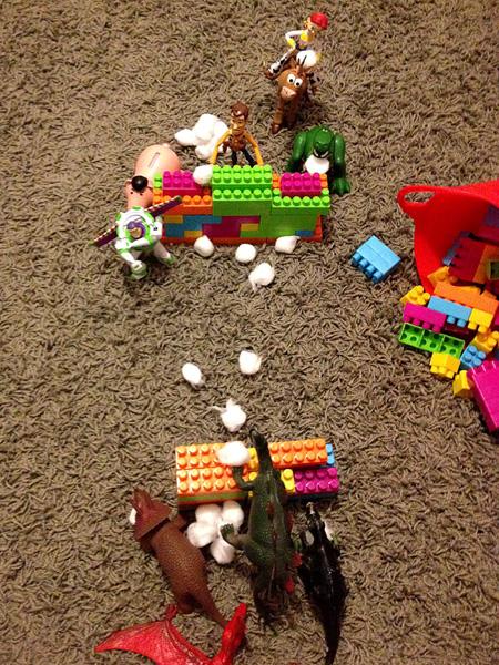 ¡Crea un poco de magia navideña para tus hijos! Una alternativa de Elf on the Shelf 145 Diversión navideña mágica para niños con Elf on the Shelf Alternative Ideas