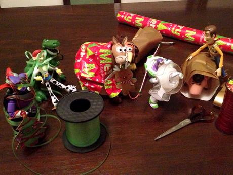 ¡Crea un poco de magia navideña para tus hijos! Una alternativa de Elf on the Shelf 135 Elf on the Shelf Ideas para alternativas