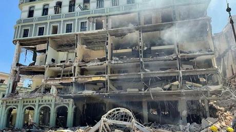 Cuba: Ocho fallecidos deja explosión en un icónico hotel de La Habana