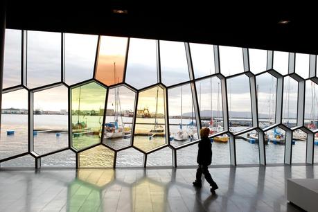 Harpa Concert Hall de Islandia, un edificio tan cambiante durante el día como representativo del lugar