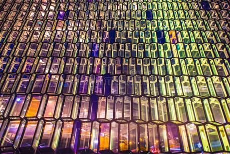 Harpa Concert Hall de Islandia, un edificio tan cambiante durante el día como representativo del lugar